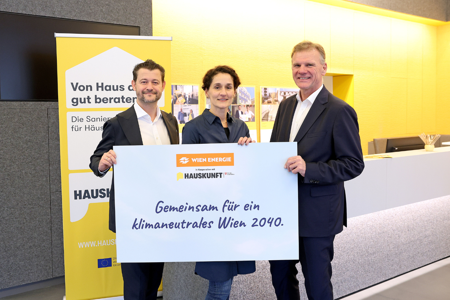 v.l.n.r.: Gregor Puscher (Geschäftsführer des wohnfonds_wien), Nicole Büchl (Bereichsleiterin Sanierung, wohnfonds_wien), Michael Strebl (Vorsitzender der Geschäftsführung Wien Energie GmbH)